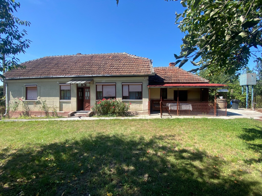 Casa cu anexe gospodărești și 40 ari teren Tataresti, Satu-Mare