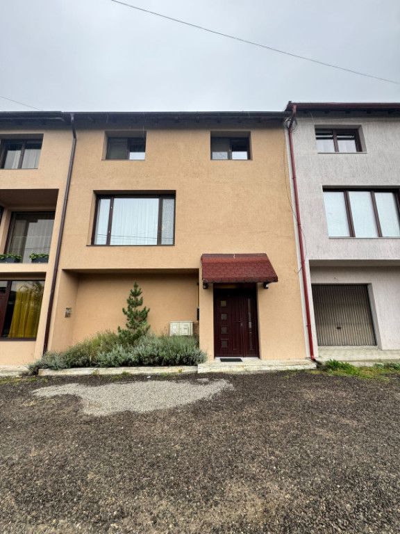 Casă înșiruită modernă – P+2 – Tăuții Măgherău?