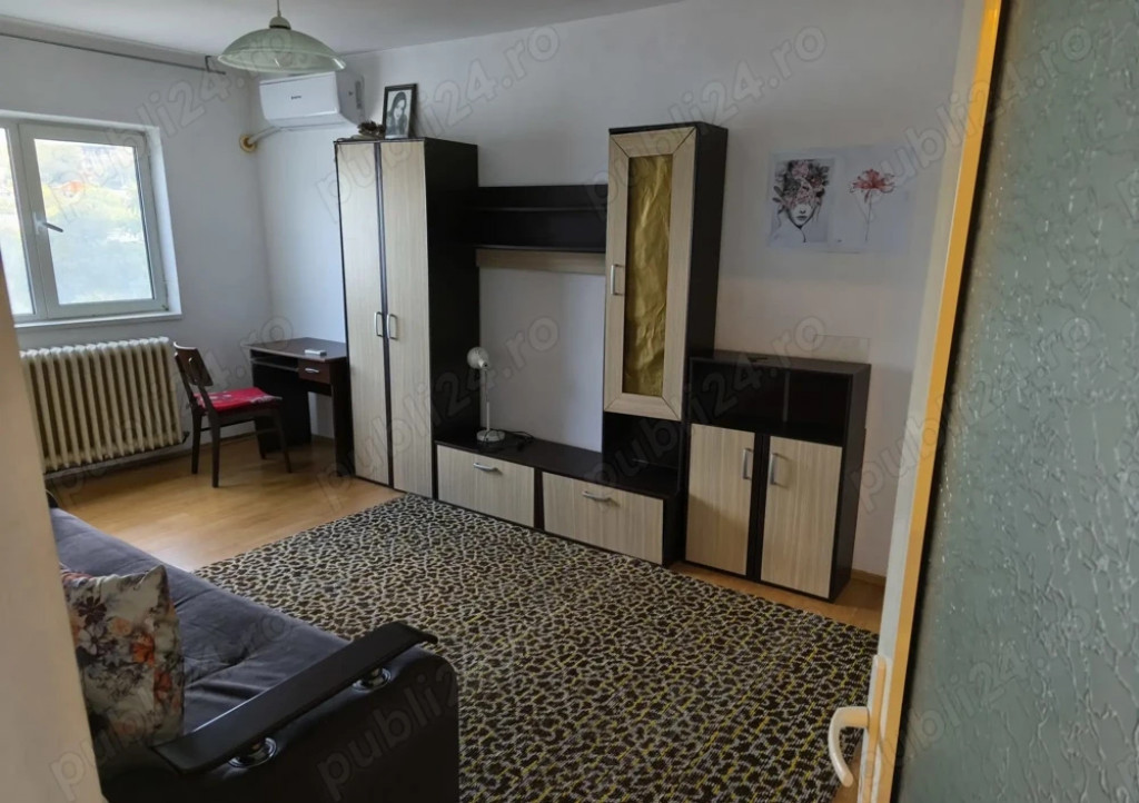 400 euro!Ap 2 cam decomandat in Podul de Fier