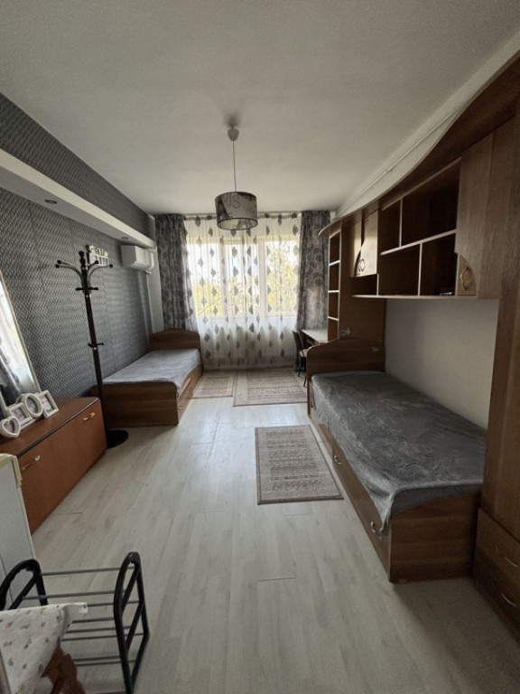 1200 ron! Garsoniera Piata Nicolina la bulevard