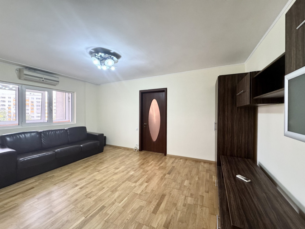 De Vanzare Apartament 3 Camere Rahova Stradal, Vedere Spat