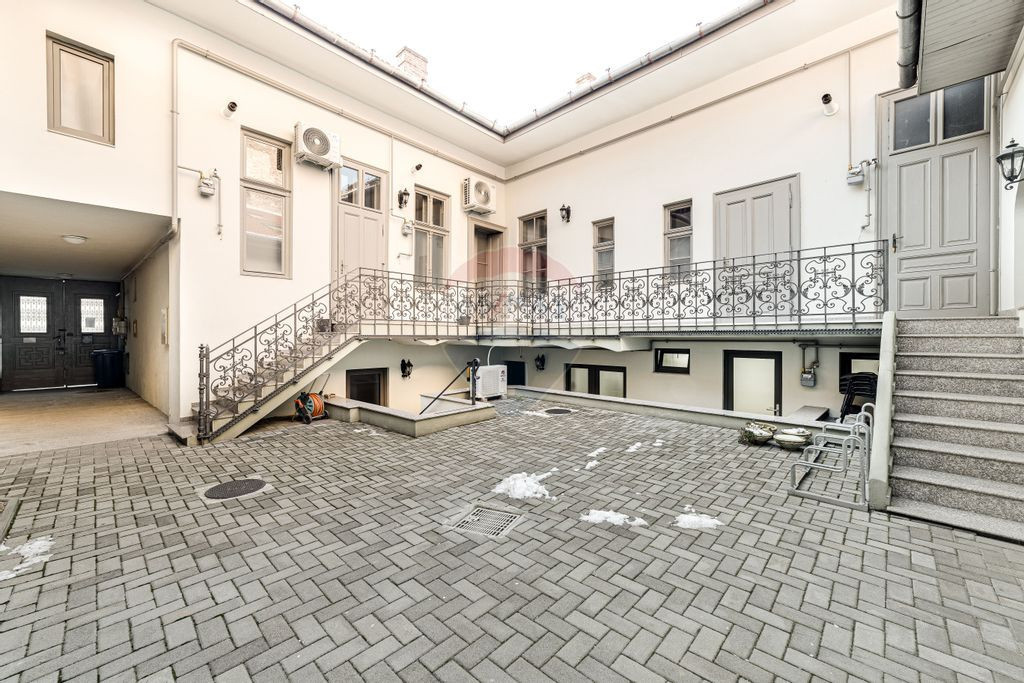 Spațiu de inchiriat, clădire renovată- zona Ultracentral