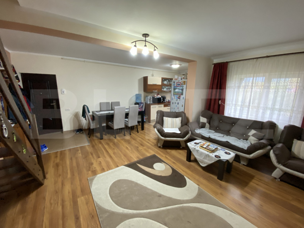 Apartament cu 3 camere, 81 mp, decomandat zona Bradet