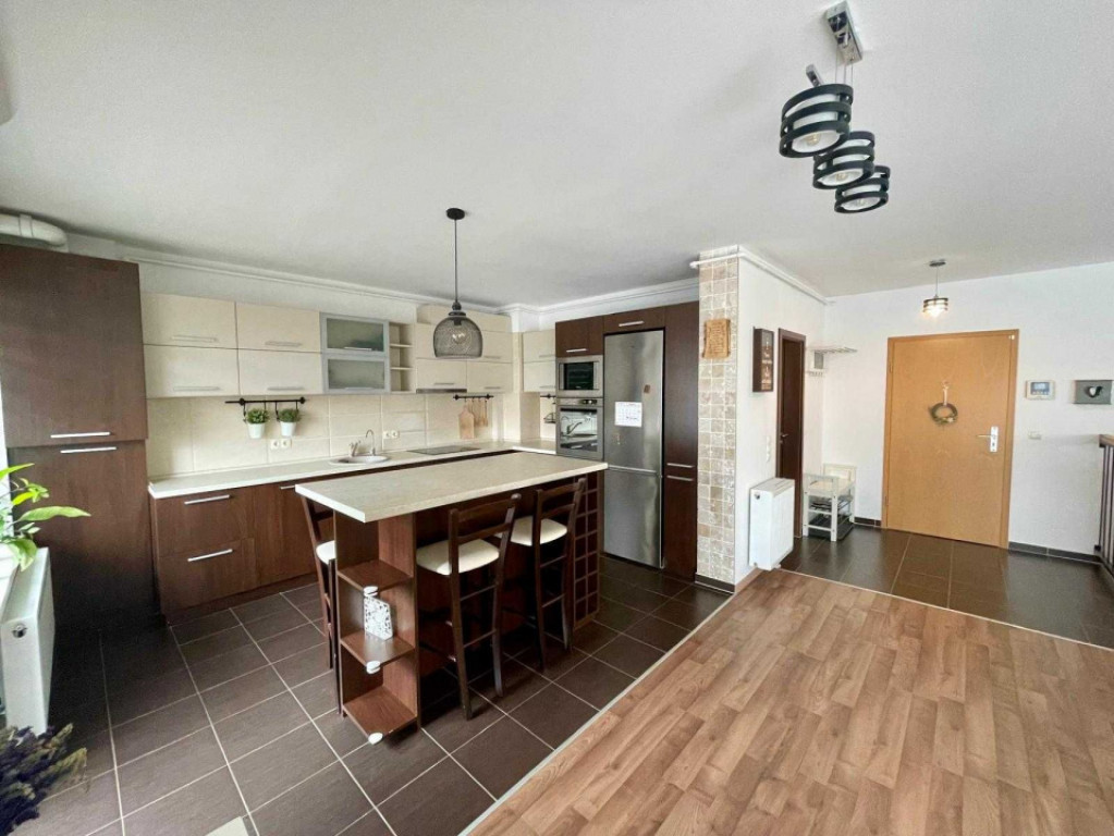 Duplex de 3 camere ( 2 locuri parcare si boxa)-Tractorul-Cor