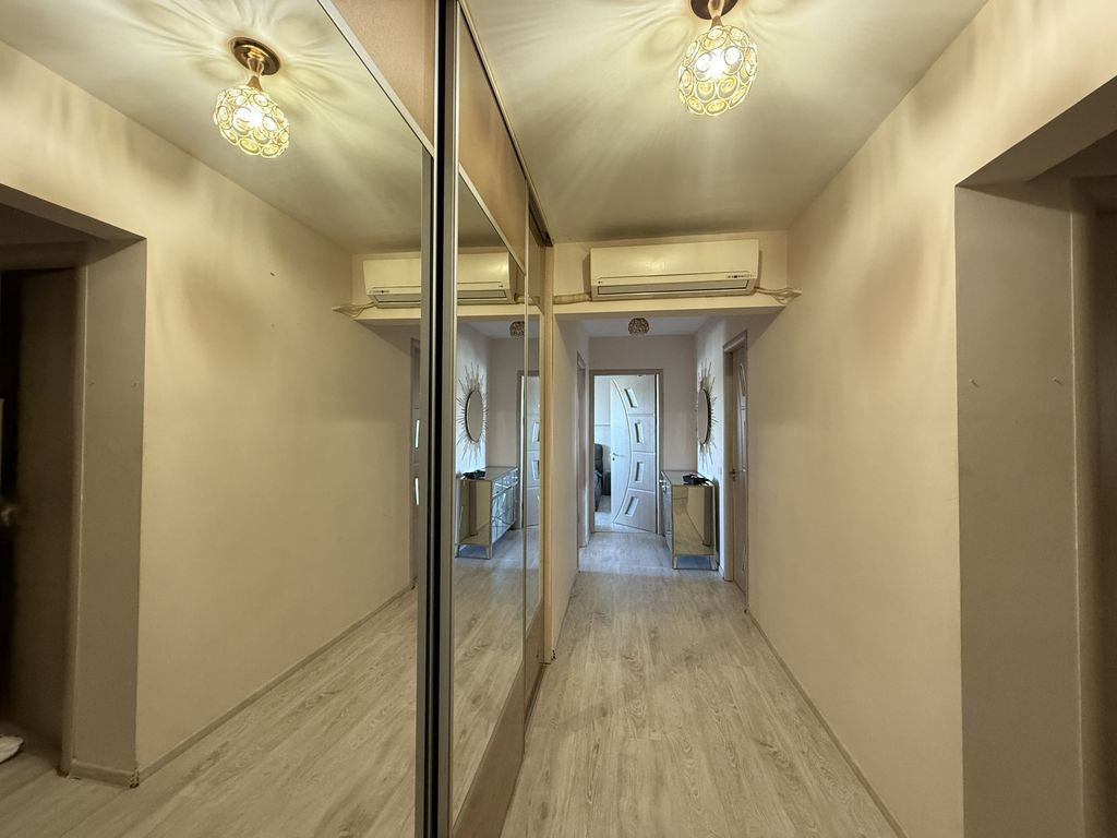 APARTAMENT 3 CAMERE , MOBILAT ZONA TOMIS NORD, PRET NEGOC...