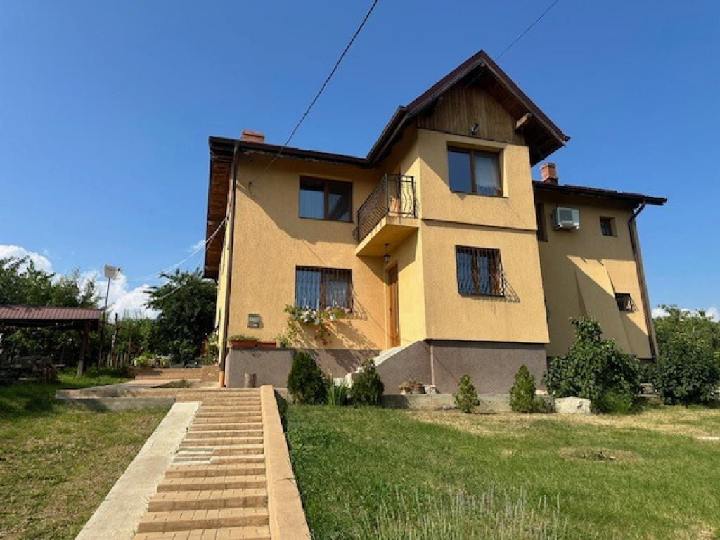 Proprietar casa de vacanta salina, livada, vedere panoramica, Podgoria