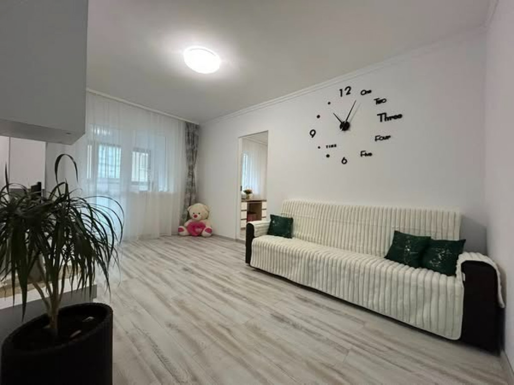 Apartament 2 camere, Etaj 1/4, Murfatlar, Narciselor, pret negociabil