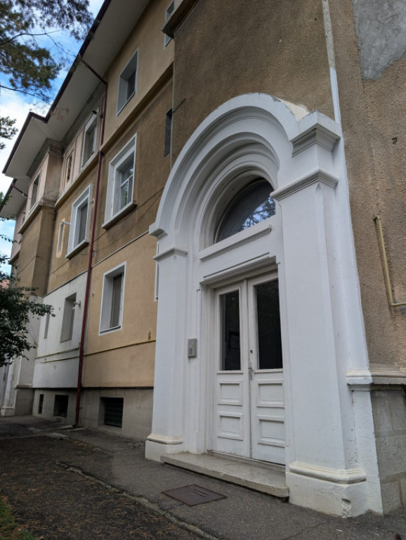 Aviatori-bloc tip vilă- 2 camere- renovat recent- boxă pe