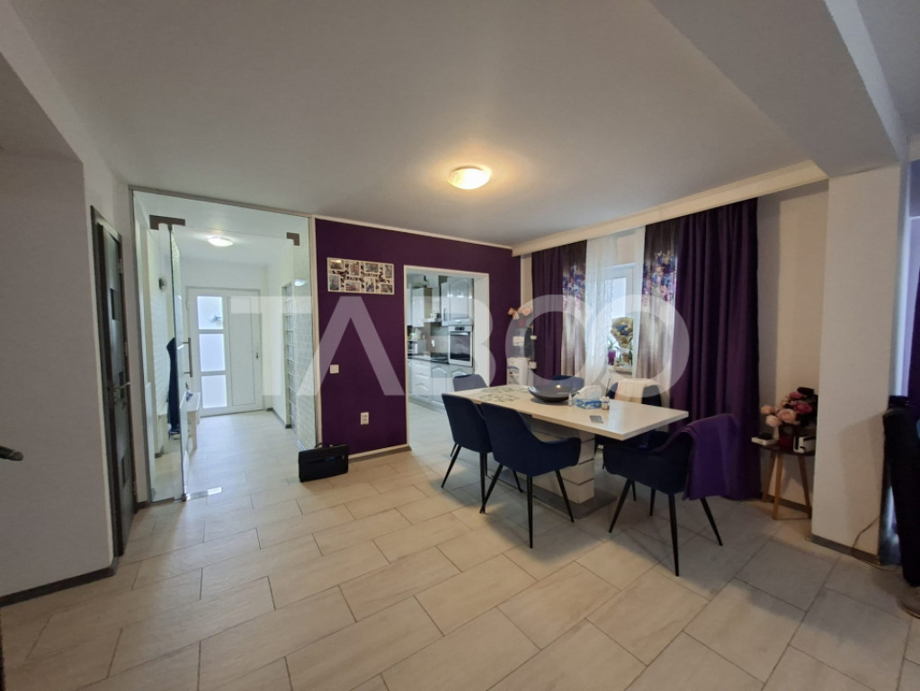 Casa tip duplex de vanzare 4 camere 2 bai 2 parcari Arhitect