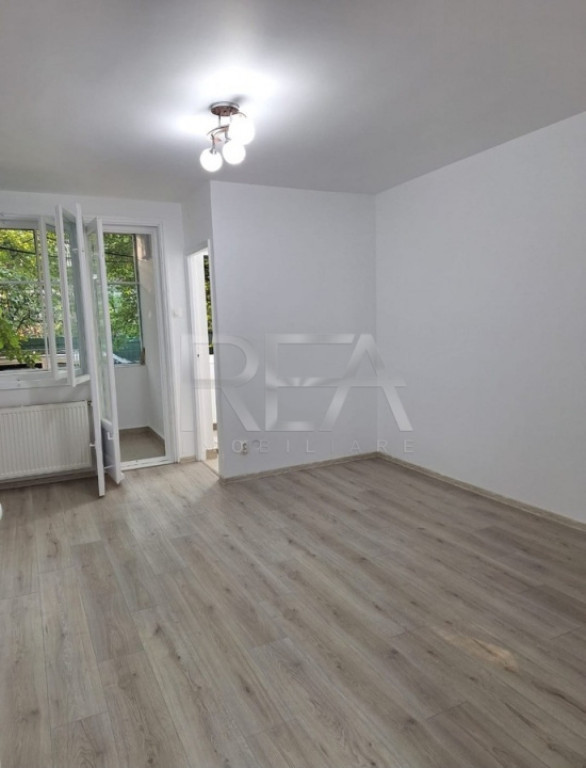 Garsoniera , Semi-Decomandata Cf 1 , Zona Giurgiului