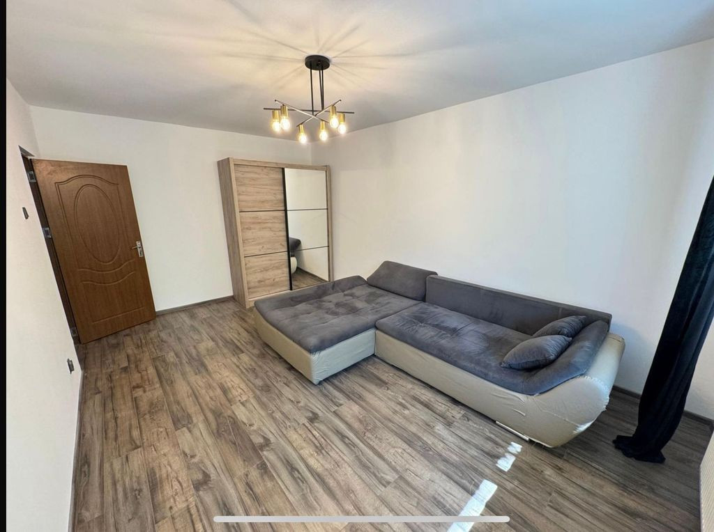 3 Camere Dristor Cu Parcare