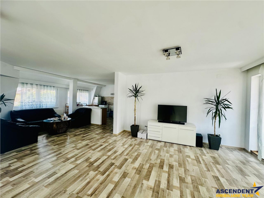 Spatiu de birouri select, cu garaj si curte proprie, Astra,