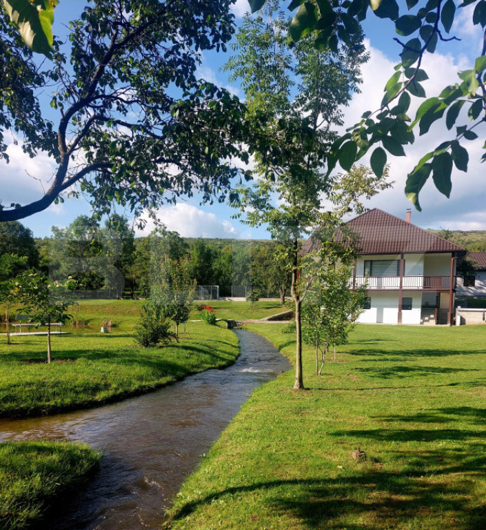 Casa cu 5 camere, 116 mp+teren 83 ari +lac de pesti, zona B