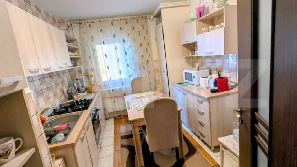 Apartament cu 4 camere, 73 mp, zona Cetate