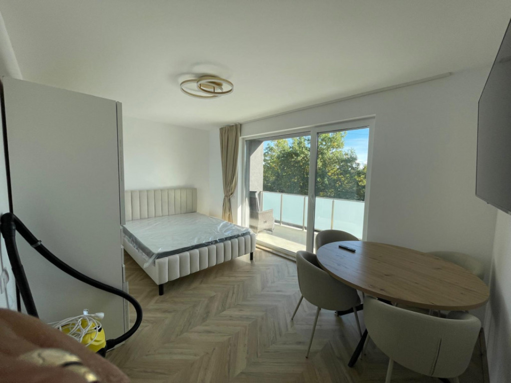 Garsoniera de inchiriat, 34 mp, zona Indepententei