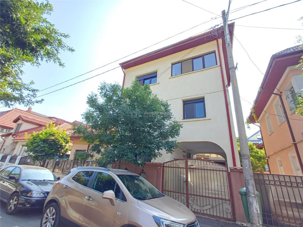 Casa 7 camere - 232 s.u. - 3 bai - Piata Domenii