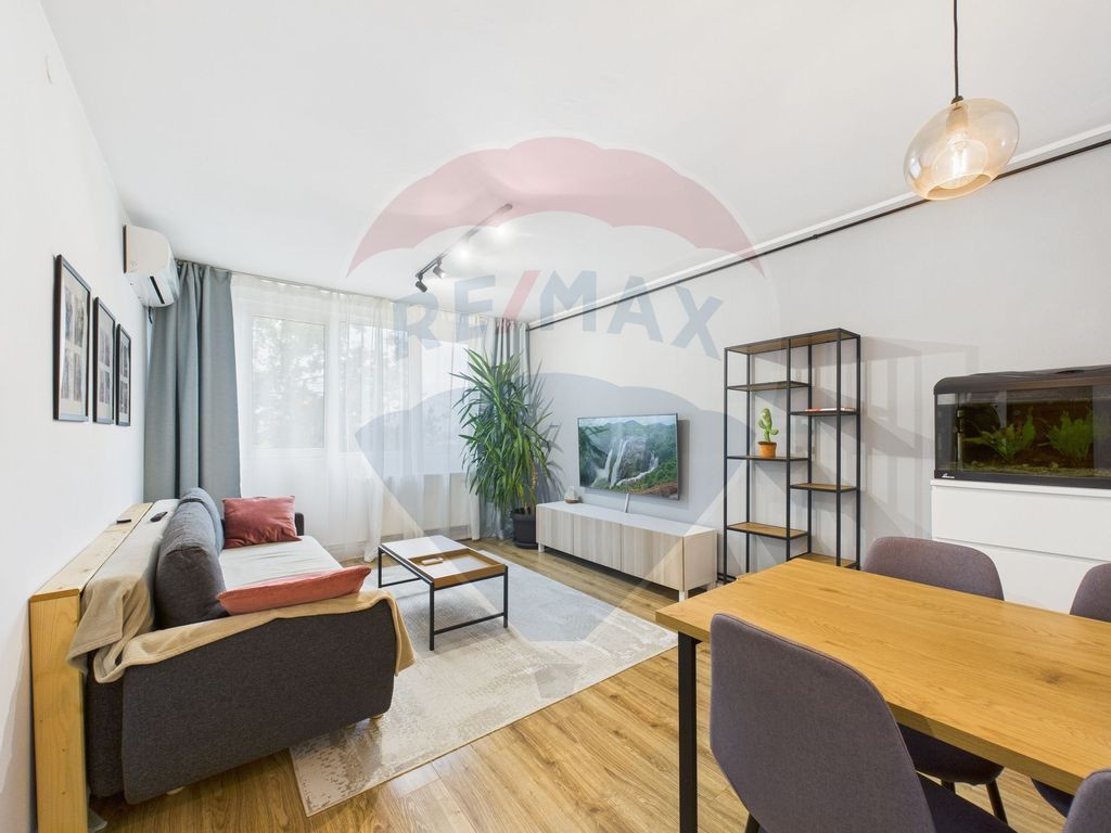 Apartament cu 4 camere de vânzare - Piata Rahova