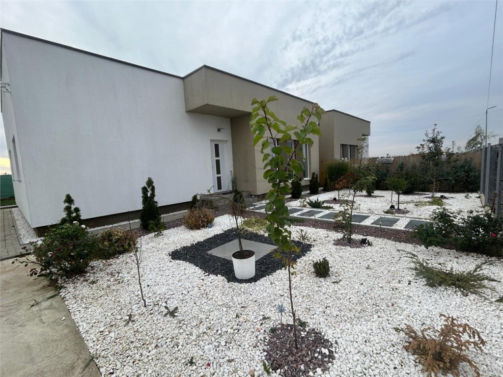 Duplex despartit prin camera tehnica - mobilat utilat - tere