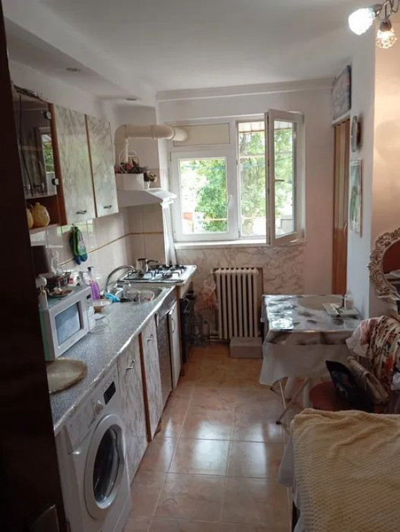 Garsoniera metrou 1 Decembrie etaj 1