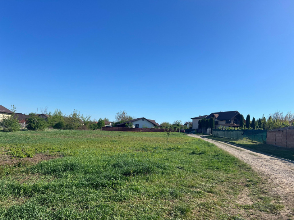 Teren intravilan 1000mp+cale acces toate utilitatile Horpaz