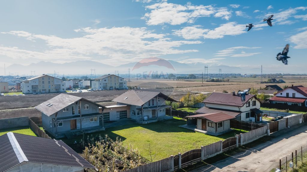 - REZERVAT - Vanzare 2 Case - Brasov Sanpetru