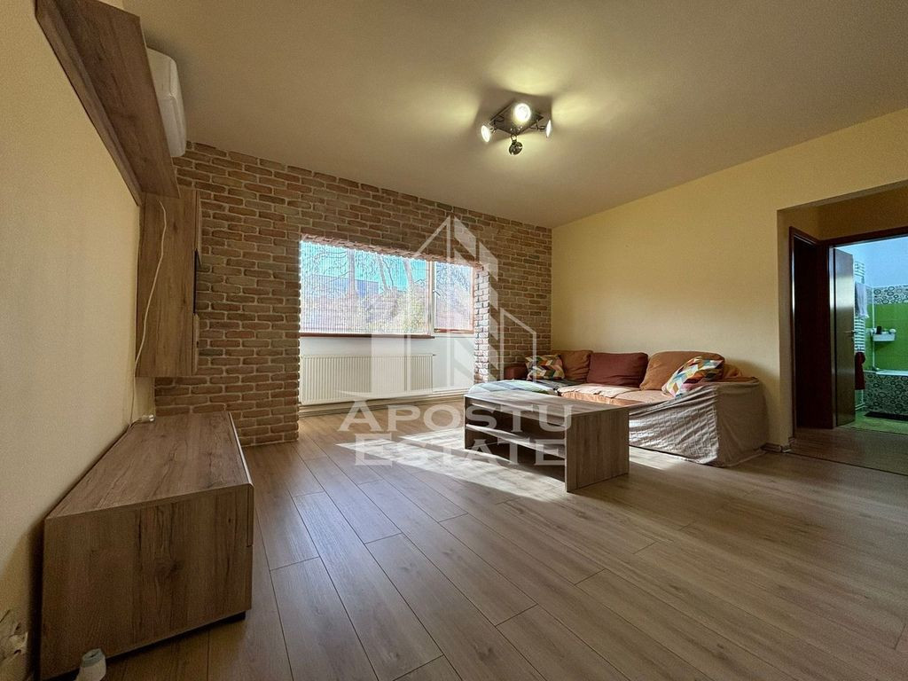 Apartament cu 3 camere, centrala proprie, zona Sagului, P...