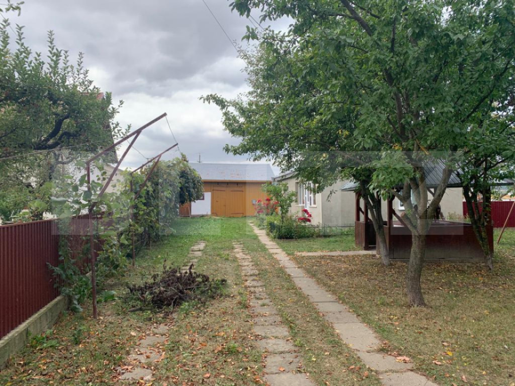 Casa batraneasca, teren 5183 mp, sat Calugareni, comuna Adan