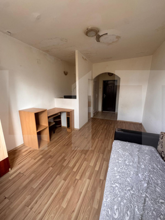 Cameră de cămin de renovat - 20 mp – zonă liniștită ?