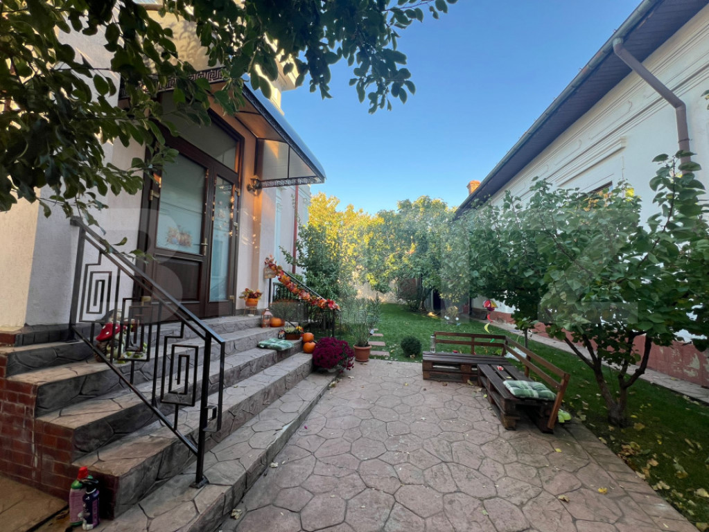 Spatiu de inchiriat 5 camere, 220 mp, zona Centrala