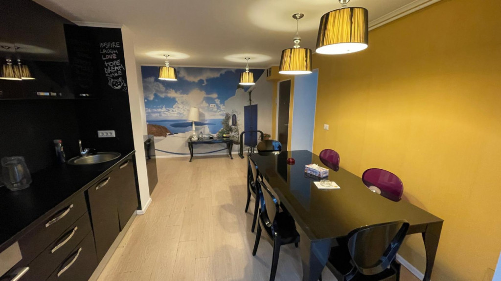 Apartament 3 camere de vanzare- zona Far Constanta (scoala n