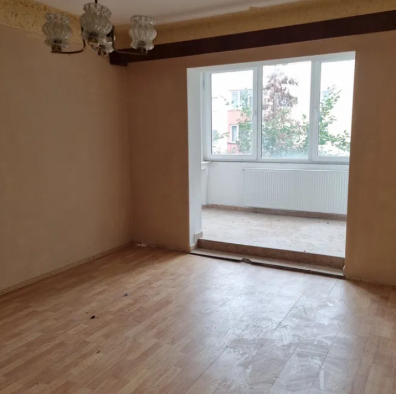 Apartament 3 camere, decomandat - zona Triaj