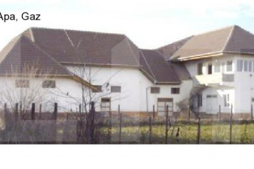 Casă cu Depozit și Spații Comerciale, Utvin