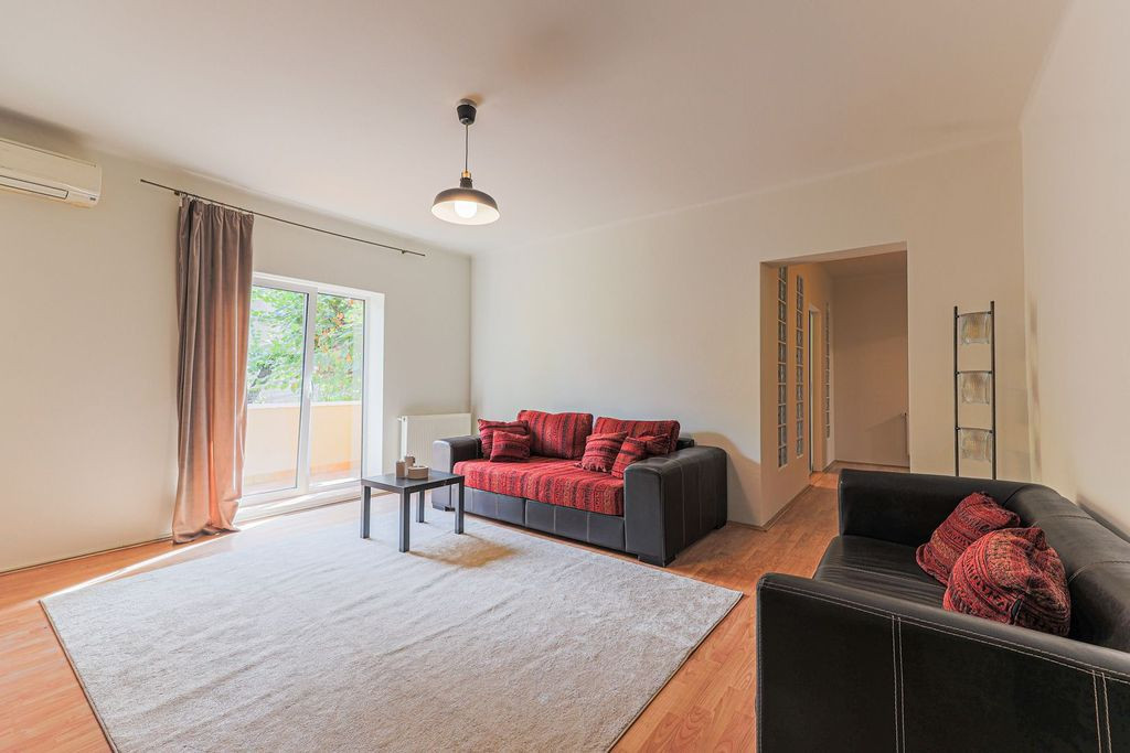 Apartament spațios, luminos și elegant, 2 camere, B-dul...