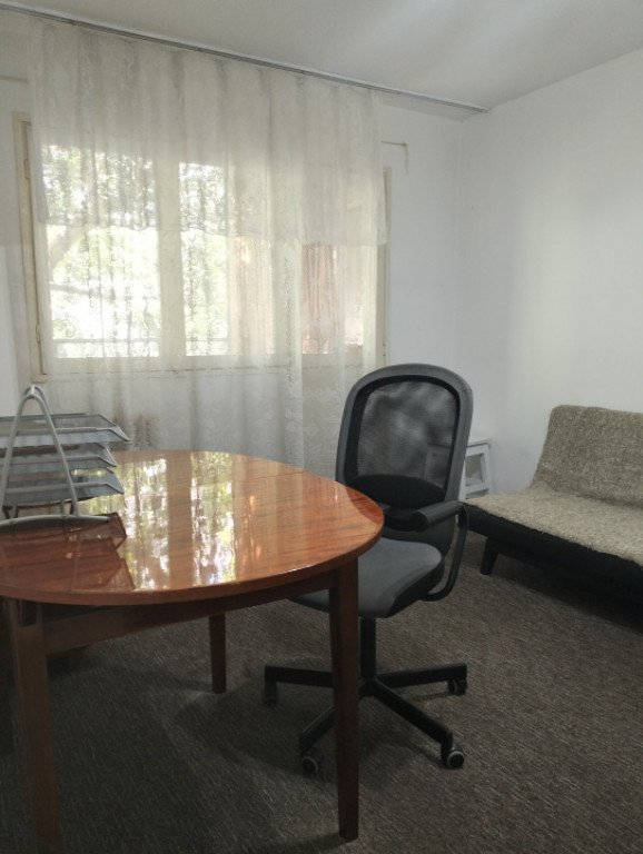 Apartament 2 camere, etaj 1/4 zona Malu Rosu