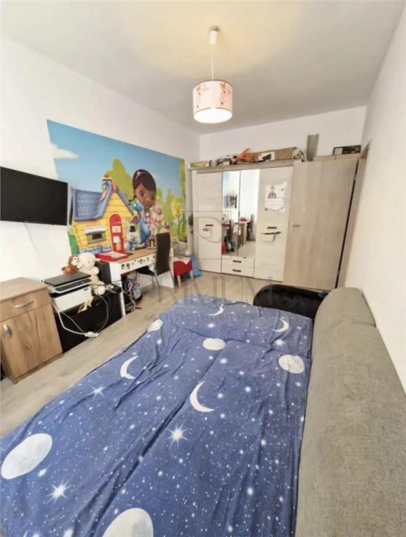 GIROC - 2 Camere - Etaj intermediar - Decomandat - Loc de pa