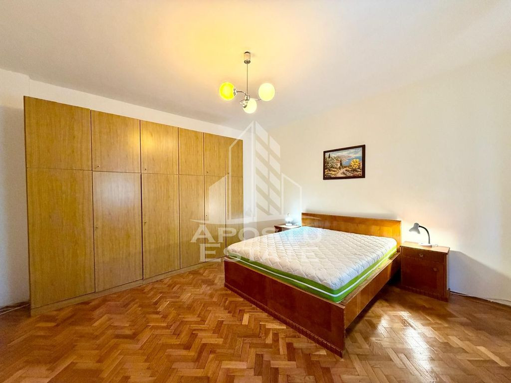 Apartament cu o camera, centrala ,2 locuri de parcare, Gi...