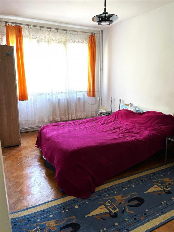 FAVORIT - ETAJ 2 - DECOMANDAT - 4 CAMERE - 2 BAI - CENTRALA