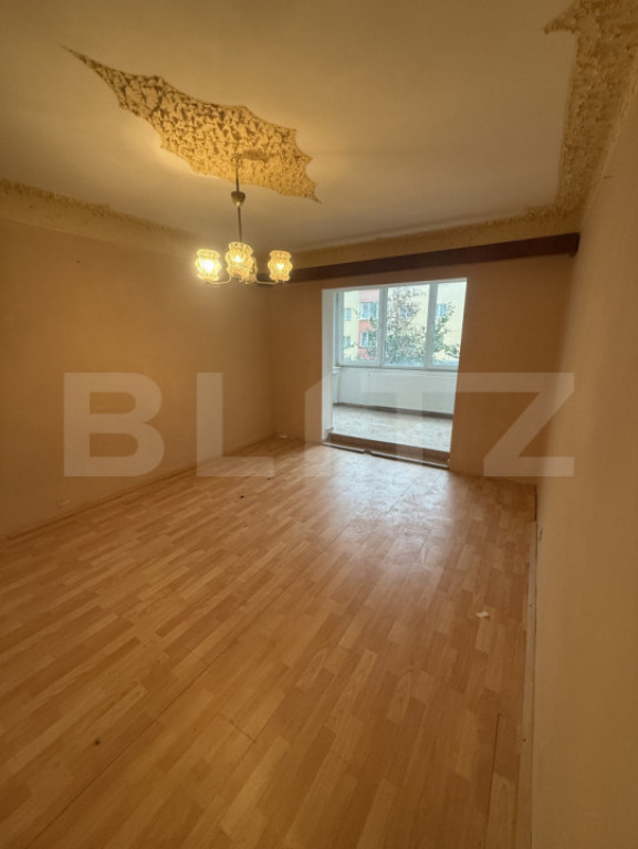 Apartament cu 3 camere, decomandat, 72 mp, zona Triaj