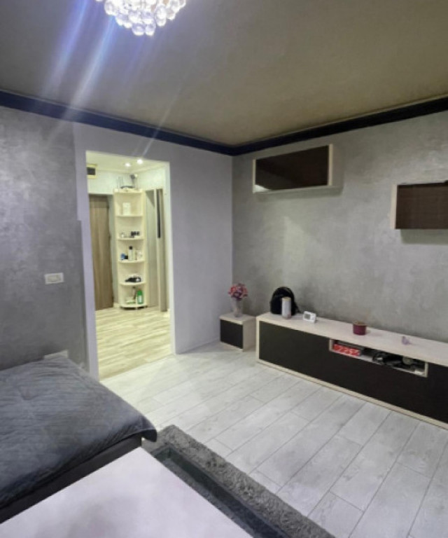 Apartament 3 camere de vanzare - zona Far Constanta