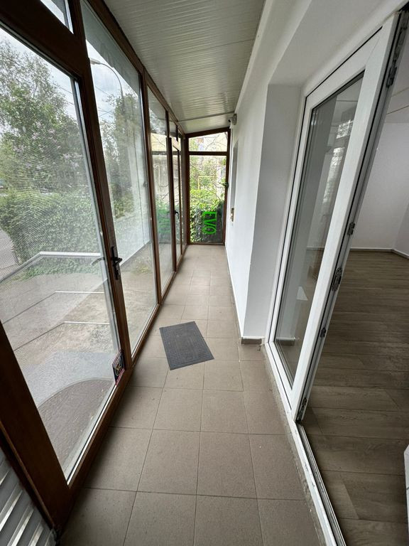 Garsoniera- spatiu comercial zona scoala 8