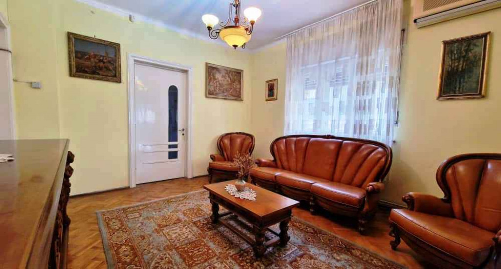 Eleganță interbelică pe Bulevardul Dacia, etaj 2, garaj