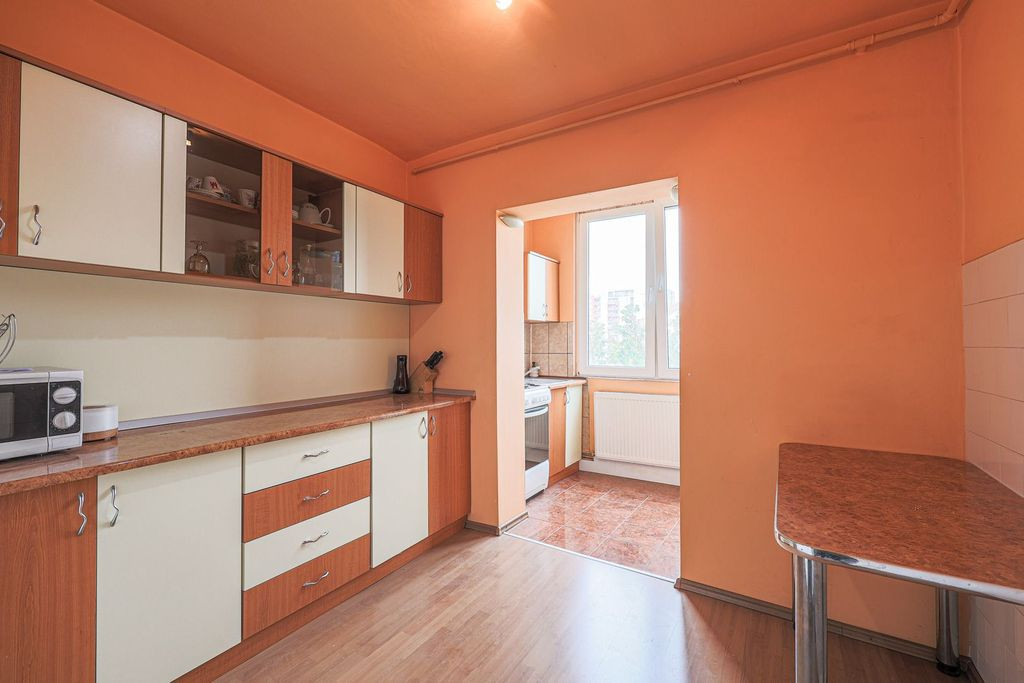 Rezervat Apartament cu 3 camere decomandat in Zona 300