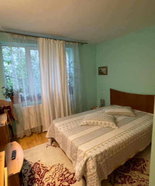 Apartament 4 camere - zona Far Constanta