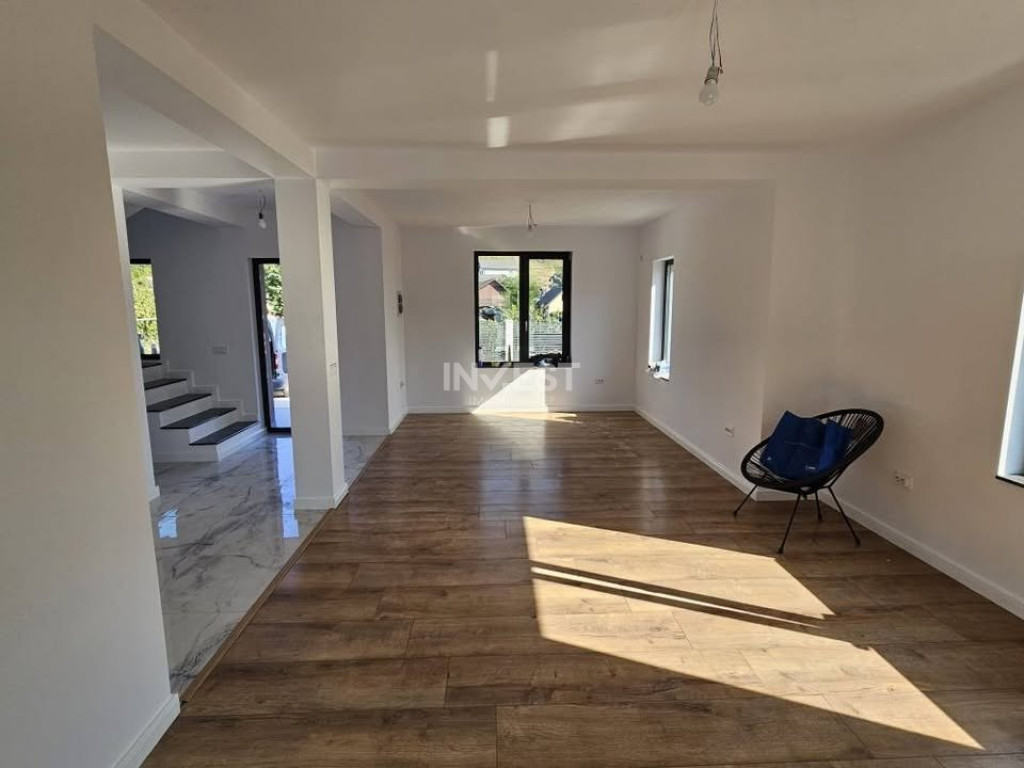 CASA INDIVIDUALA .4 CAMERE, 480 MP TEREN, 1km de Family Mar