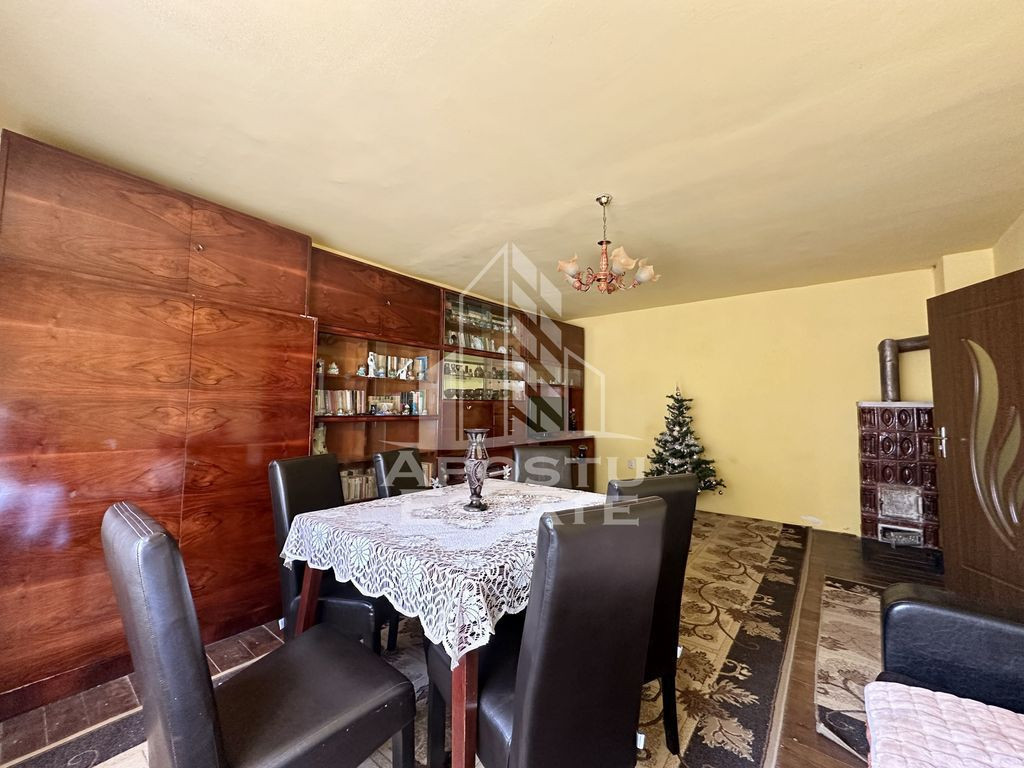 Casa individuala cu 3 camere si anexa, teren 875 mp, Bere...