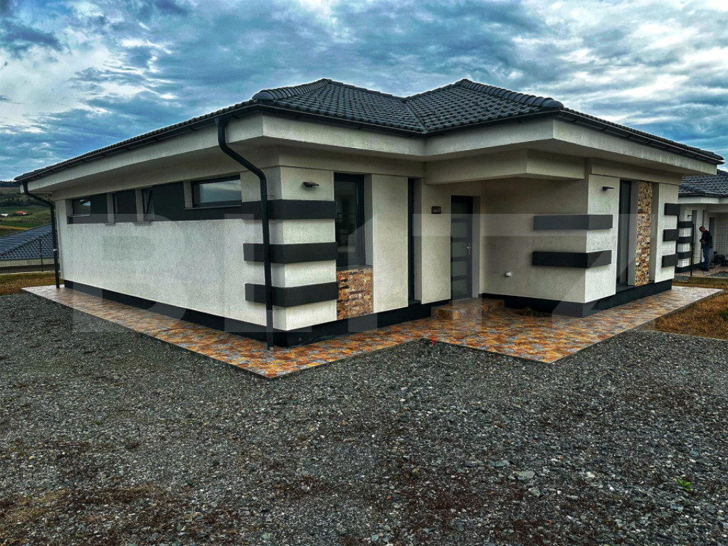 Casă cu 3 dormitoare, lumină și echilibru – eleganță