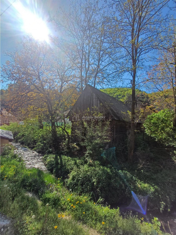 Teren intravilan cu toate utilitatile in sat de munte