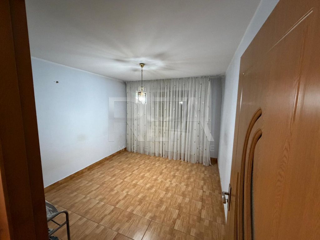 Dristor - 1982 - 1/8 - parcare - boxa - metrou