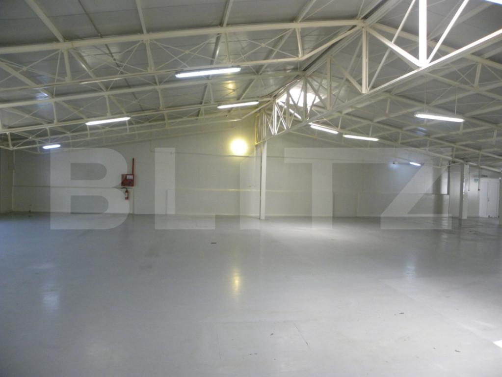 Hala cu birouri, clasa A, 425 mp
