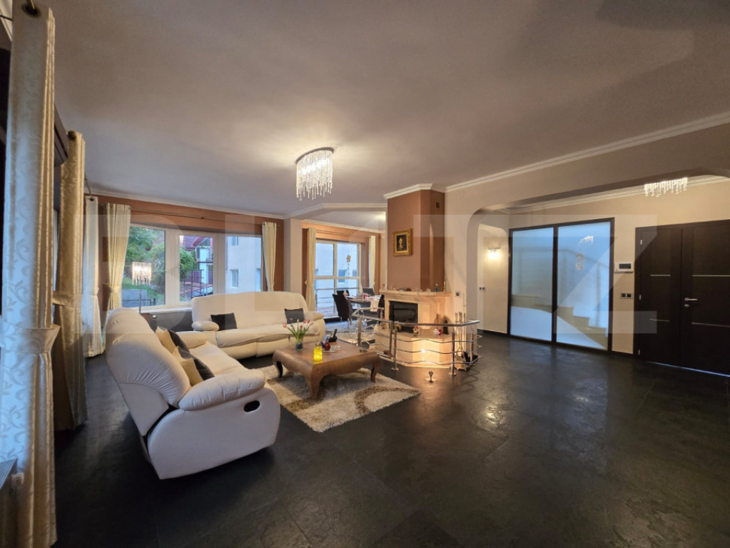 Vile cu piscina exclusivista de vanzare in zona Grand Hote